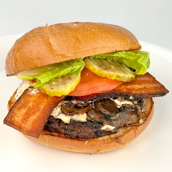 photo of Black Water Bar Bacon Bleu Burger with Thilling Foods Bakon shared by @pdxveg on  28 Jan 2023 - review