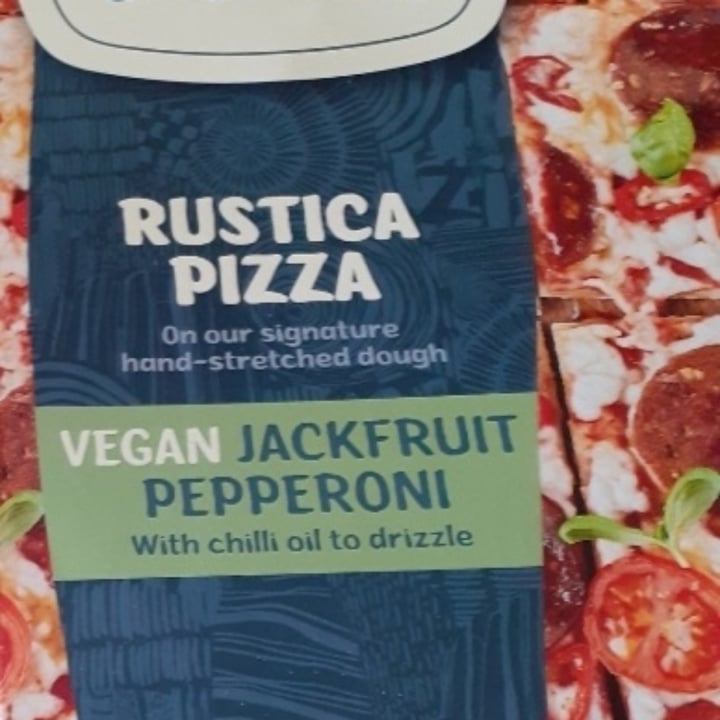photo of Zizzi Jackfruit Pepperoni Rustic Pizza shared by @poppyveggirl on  24 Jul 2023 - review