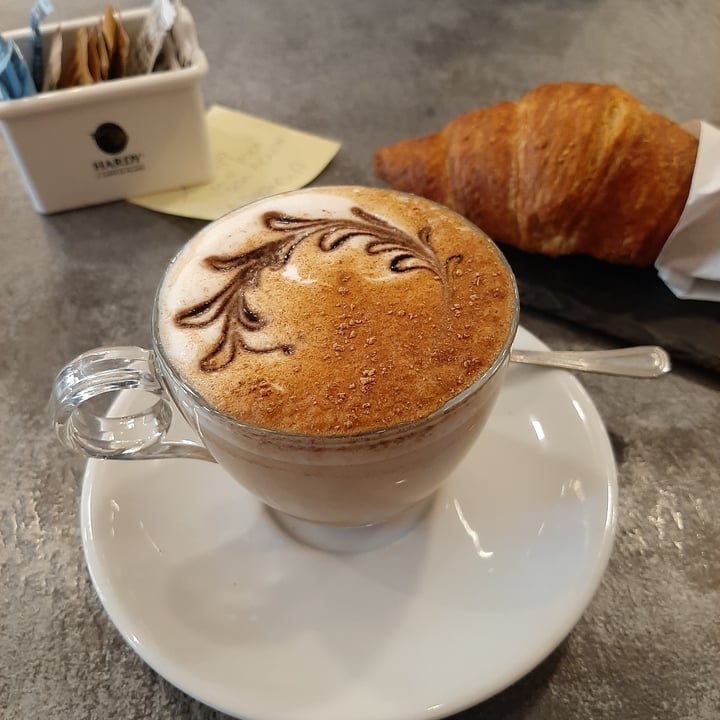 photo of Bar Gelateria Italia 61 cappuccino al ginseng con latte di soia e brioche vegana alľ arancia shared by @barbarellaap on  16 Jun 2023 - review