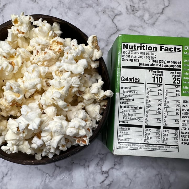 photo of 365 Whole Foods Market Organic No Oil or Salt Added Microwave Popcorn shared by @berryveganplanet on  01 Apr 2023 - review