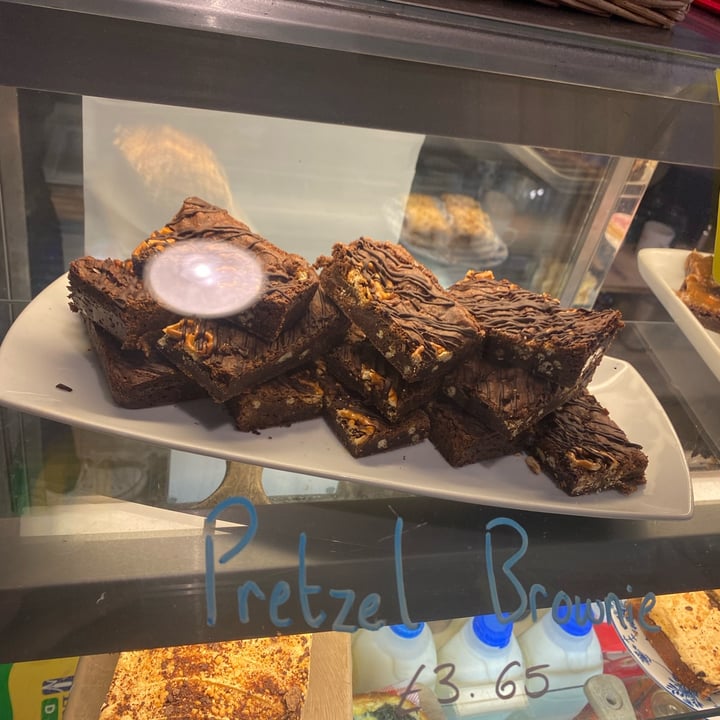 photo of Rose & Grant's Deli Cafe Pretzel Brownie shared by @meganthevegetable on  04 Feb 2023 - review