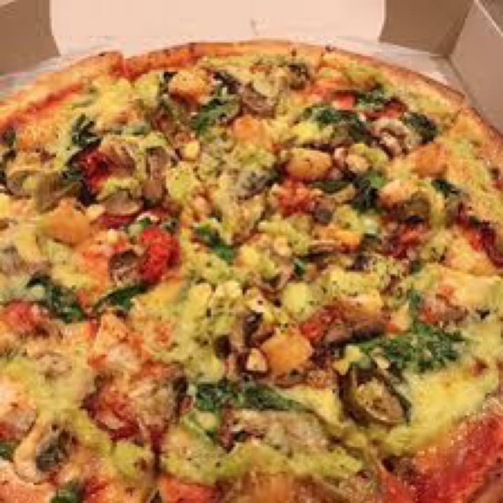 photo of HELL Pizza Vegan pride shared by @casperspycam on  20 Apr 2023 - review