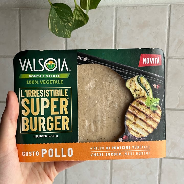photo of Valsoia L'irresistibile Super Burger Gusto Pollo shared by @giuliettaveg on  27 Jun 2023 - review