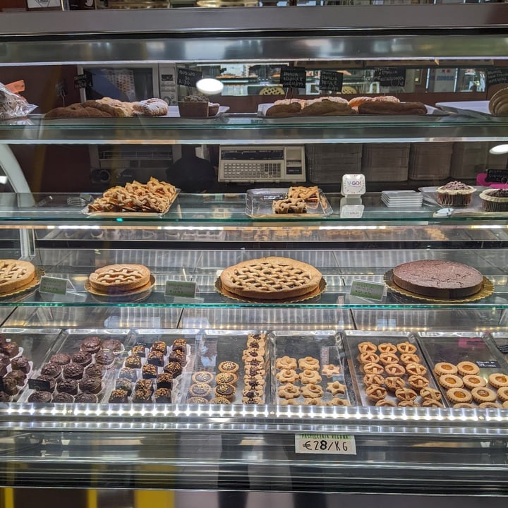 photo of Pasticceria La Rosa Livorno Pasticceria vegana shared by @lucaleonardini on  23 Apr 2023 - review