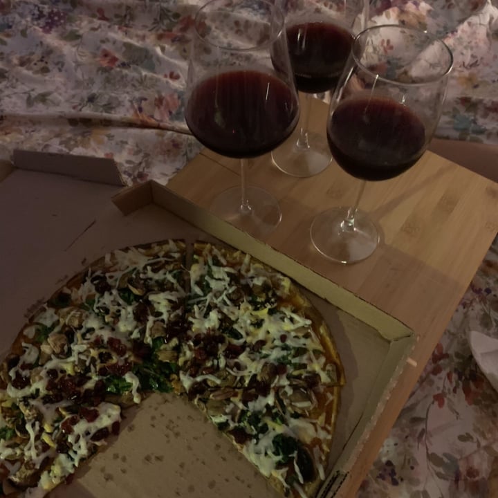 photo of Vegan style pizza funghi shared by @cynamy on  21 Apr 2023 - review