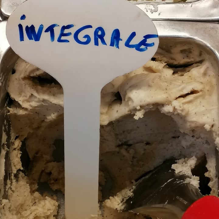 photo of Gelateria Job's Bordighera gelato vegan nocciola e avena più integrale shared by @marimammone on  15 May 2023 - review