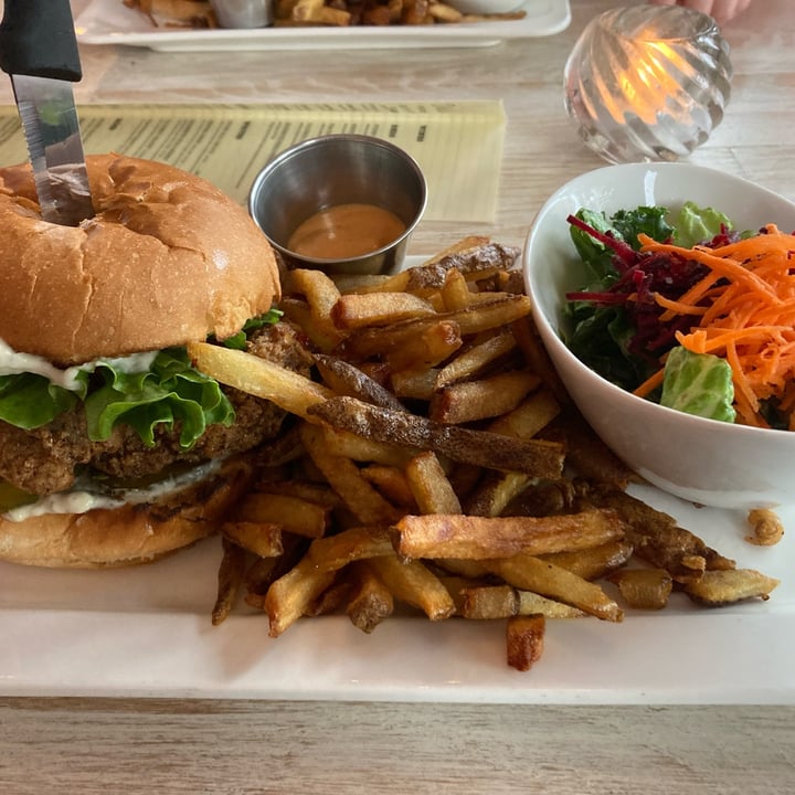 photo of MeeT on Blanshard Crispy Chickun Burger shared by @miranda24680 on  08 May 2023 - review