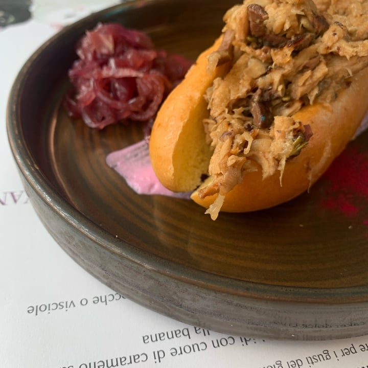 photo of Romeow Cat Bistrot Maritozzo con planted kebab alla cacciatora (cipolla. olive e rosmarino) shared by @guenda on  24 Jan 2023 - review