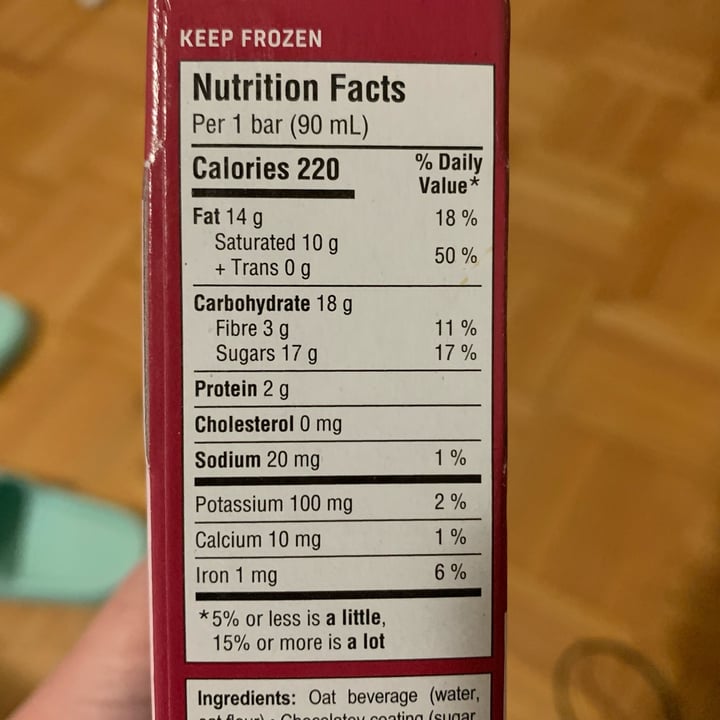 photo of Snö Frozen Dessert Bars Crunchy Raspberries shared by @nowmakeitvegan on  29 Mar 2023 - review