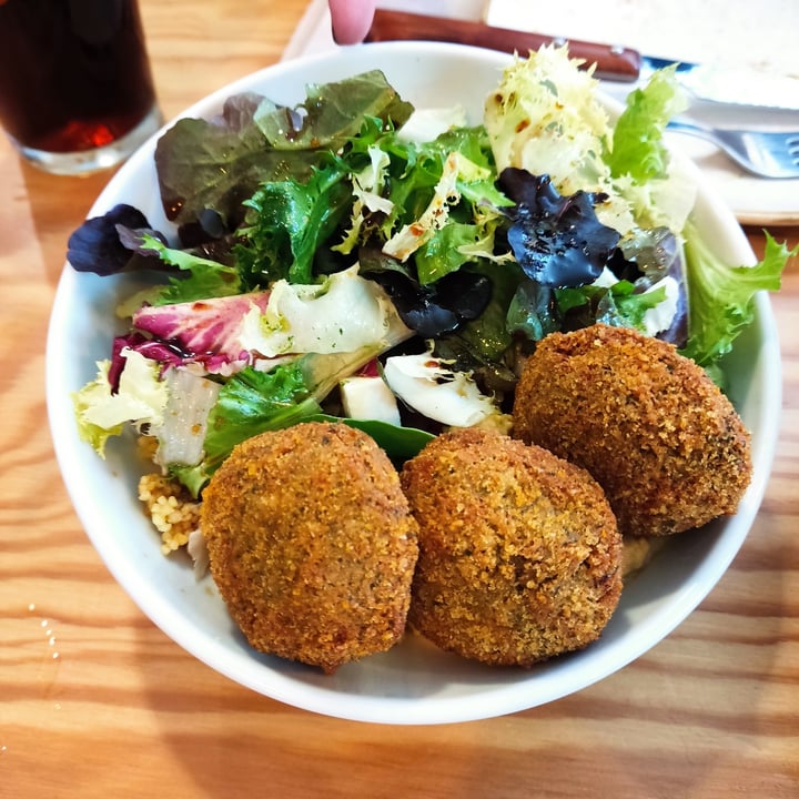 photo of Entre Pedras Café Bar Vegano Bol Mediterráneo shared by @mamaroach on  07 May 2023 - review