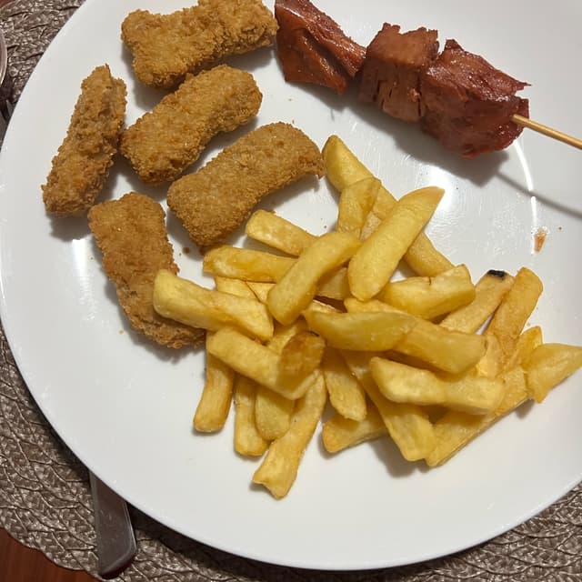 Photo of the dish “Lekker Meaty Kebab With Nuggets & Chips”