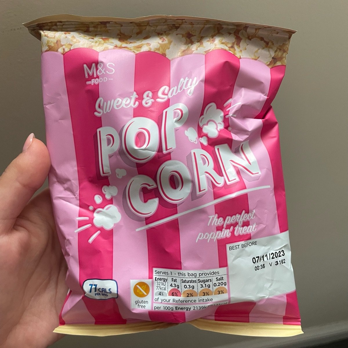 sweet-salty-popcorn-from-marks-spencer-food-m-s-vegan-product