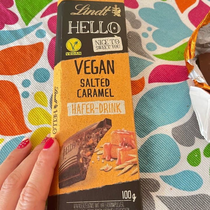 photo of Lindt Hello Vegan Salted Caramel shared by @illusionbenny on  21 Jul 2023 - review