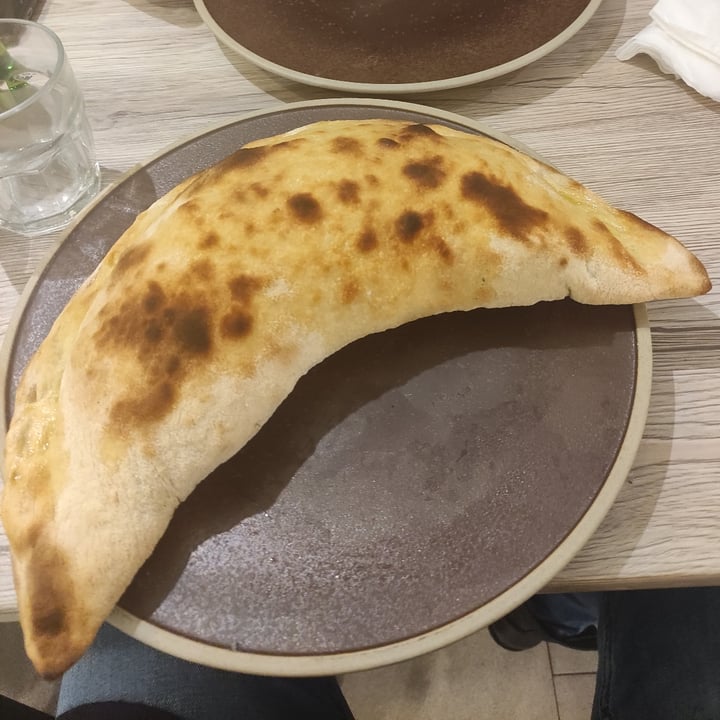 photo of Al Pachino Calzone funghi e salsiccia shared by @claveg on  12 Jan 2023 - review
