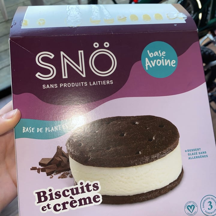 photo of Snö Cookies & Cream Frozen Dessert Sandwiches shared by @babycows on  27 Apr 2023 - review