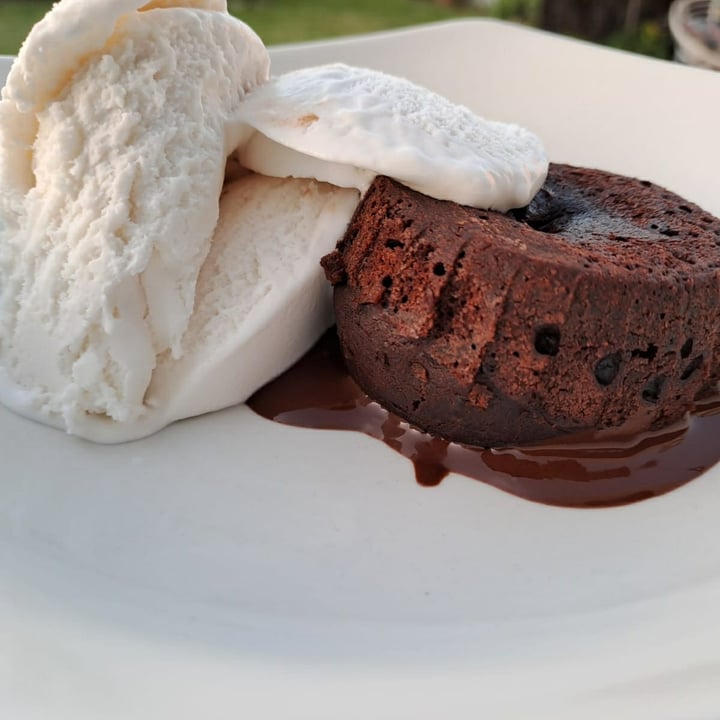 photo of Woolworths Food 6 Belgian Chocolate Fondants shared by @chad- on  26 Mar 2023 - review