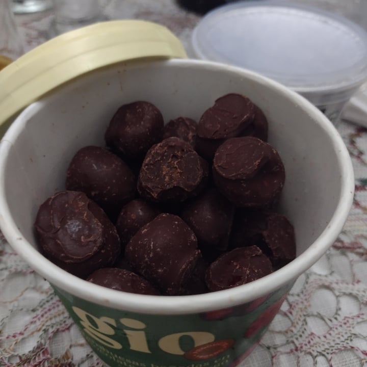 photo of gio Frambuesas bañadas en chocolate semiamargo shared by @dana1922 on  06 Apr 2023 - review