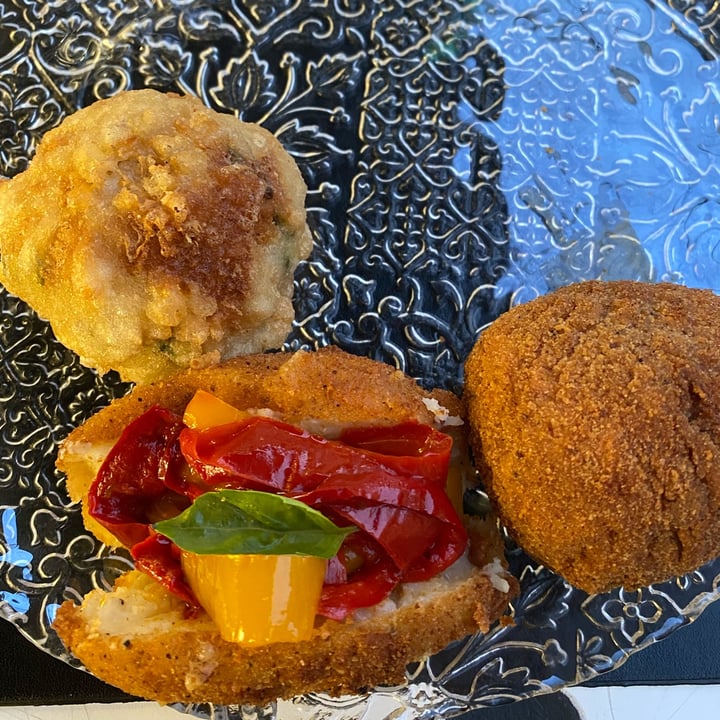 photo of Isabella De Cham Pizza Fritta antipasti shared by @sofiaafesta on  01 Jul 2023 - review