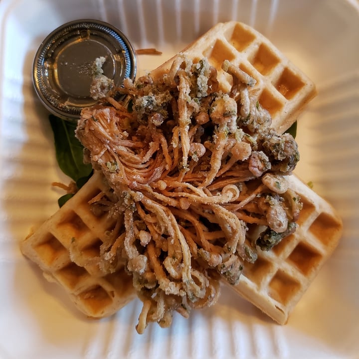 photo of Bloom Bistro Vegan Chicken And Waffles shared by @metalmel666 on  31 May 2023 - review