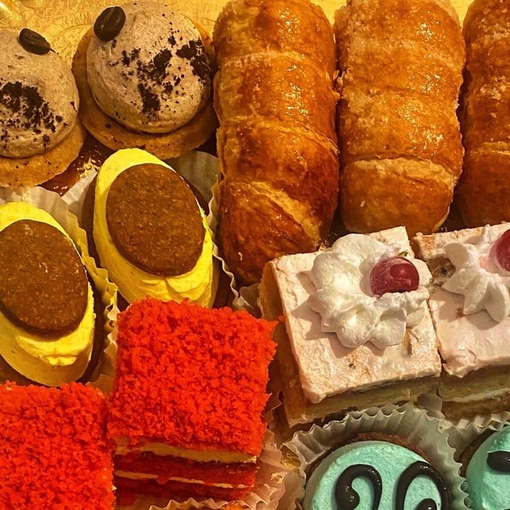photo of Pasticceria S.Marco Cabaret di pasticcini vegani shared by @tinissa on  19 Feb 2023 - review