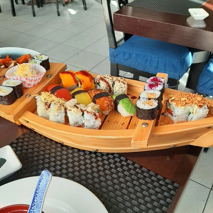 photo of Asia Fusion Sushi Barca mix per 1 persona Vegan shared by @barbarellaap on  27 Apr 2023 - review