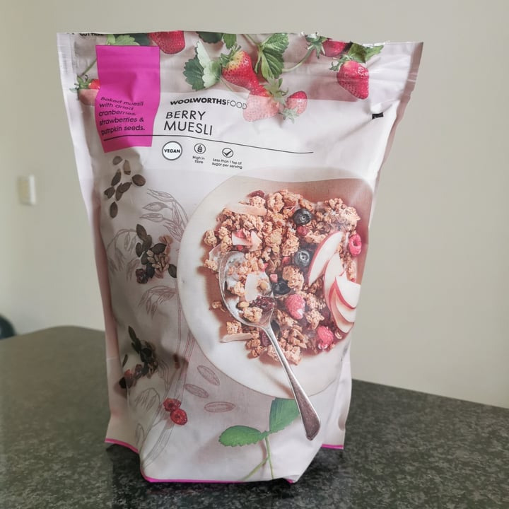 photo of Woolworths Berry Muesli shared by @viiathevegan on  25 Mar 2023 - review