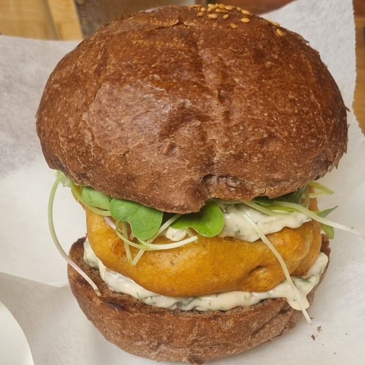 photo of NOURISH eatery 'vish' burger shared by @kalekitten on  04 Jun 2023 - review