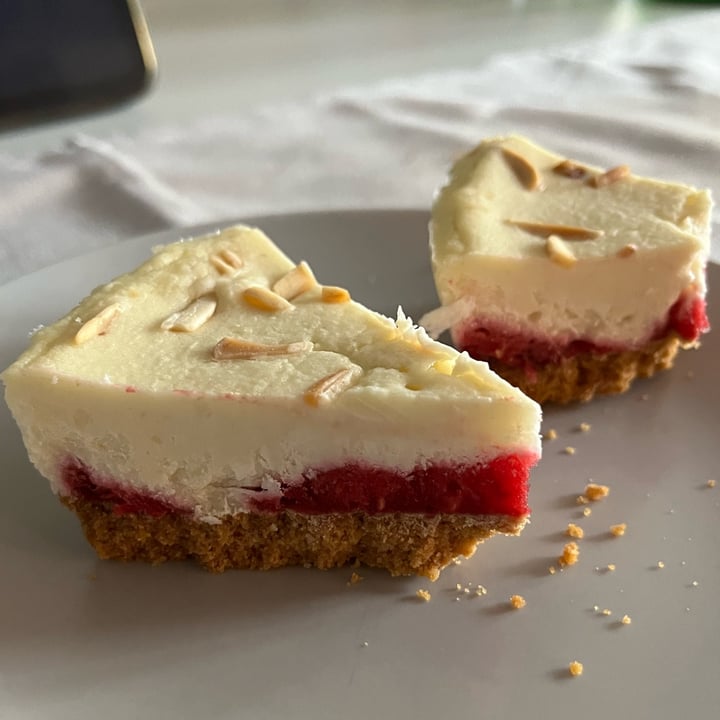 photo of Conditorei Coppenrath & Wiese Himbeer Mandel Kuchen shared by @xanaramos on  10 Aug 2023 - review