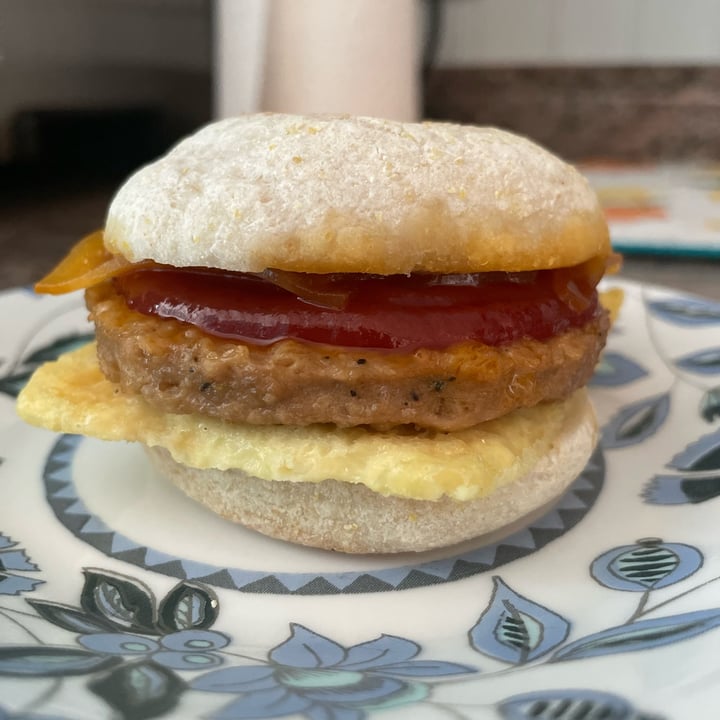 photo of Alpha Foods Breakfast Sandwich Meatless Sausage, Plant-Based Egg & Cheeze shared by @clarendiee on  02 Aug 2023 - review