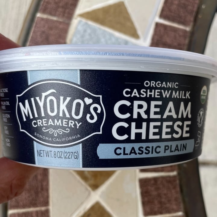 photo of Miyoko's Creamery Organic Cashew Milk Cream Cheese Classic Plain shared by @veggietable on  11 Mar 2023 - review