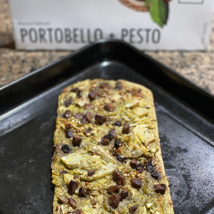 photo of Daily Harvest portobello + pesto flatbread shared by @karenasp on  11 Feb 2023 - review