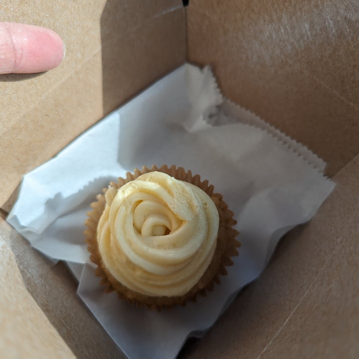 photo of Judahlicious gluten free vanilla cupcake shared by @regimack on  04 Aug 2023 - review