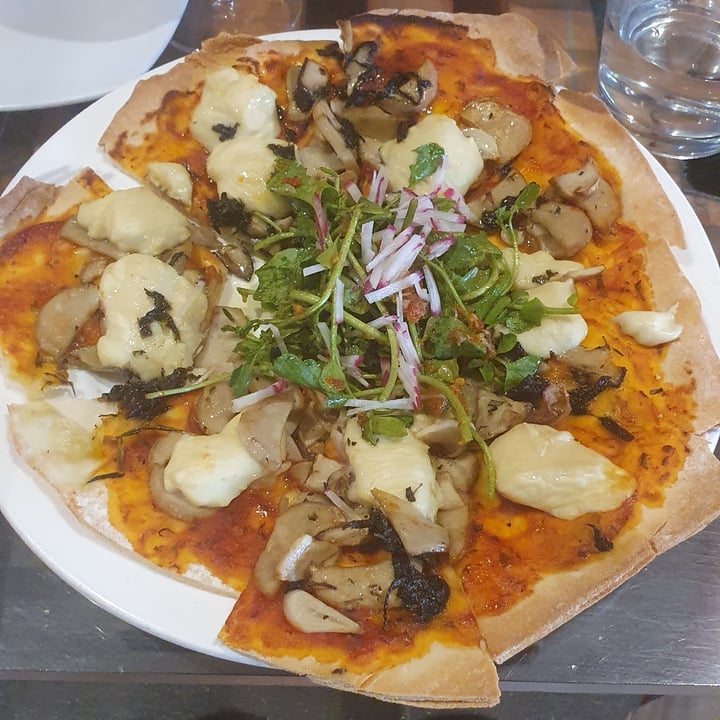 photo of Yulli's Pizza With King Mushrooms shared by @hugihugla on  14 Feb 2023 - review
