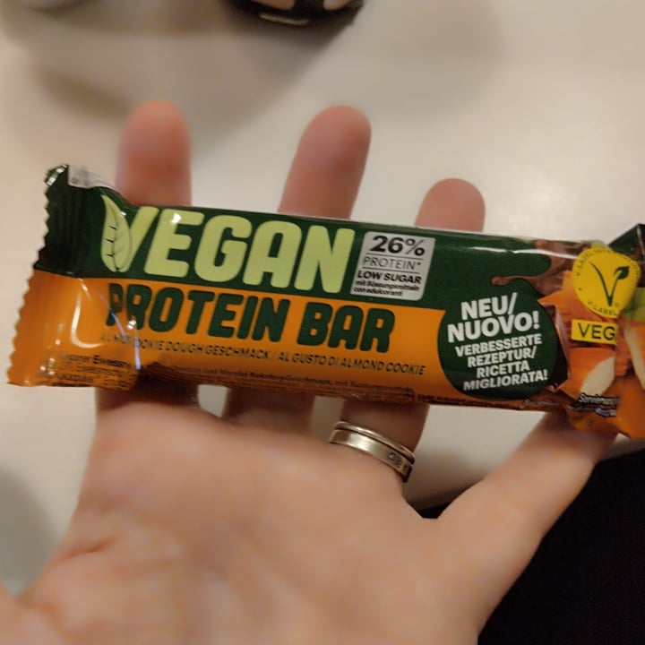 photo of Vegan Protein Bar  Almond Cookie Dough Geschmack / Gusto Di Biscotto Alle Mandorle shared by @coloratantonella on  29 Jul 2023 - review