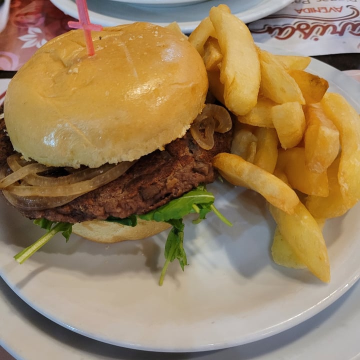 photo of Marisa Avenida "vegan burger" shared by @paula0102 on  08 Mar 2023 - review