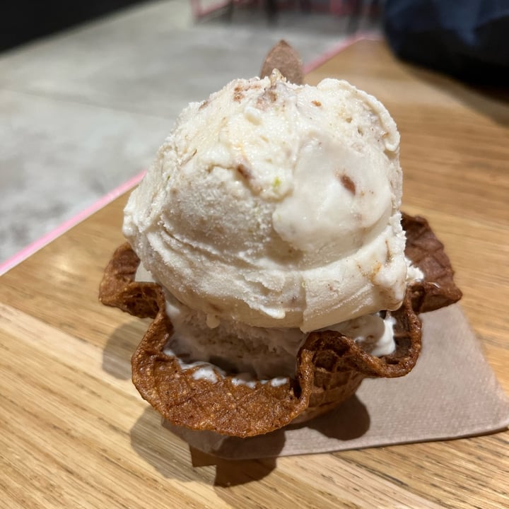 photo of Nieve de Olla Helado De mazapán y Chocolate Mexicano shared by @luzhvr on  22 May 2023 - review