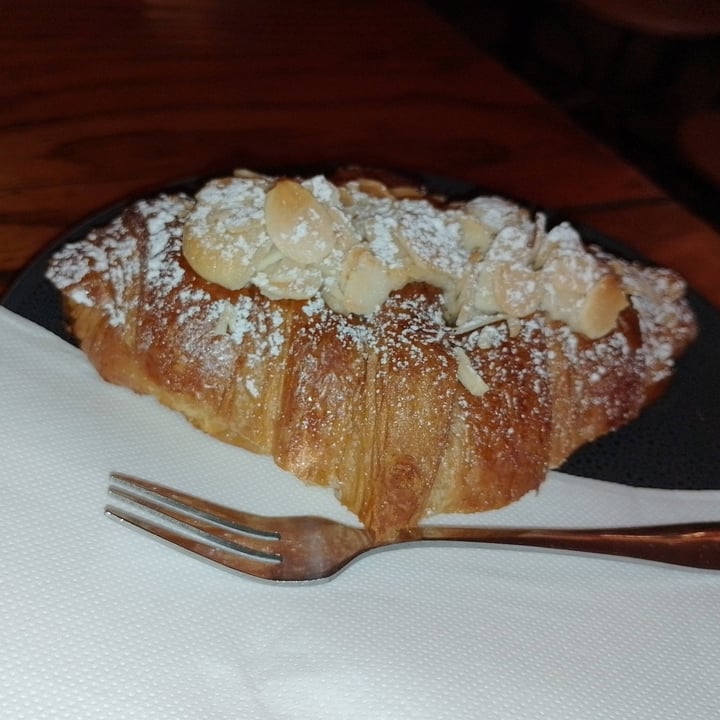 photo of True North Almond Croissant shared by @veganadam on  25 Feb 2023 - review