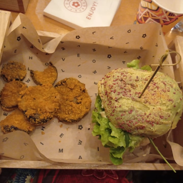 photo of Flower Burger Elf Burger shared by @lauracri on  14 Feb 2023 - review