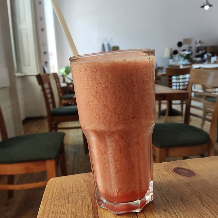 photo of Ecocafe - organic specialty coffee shop Strawberry-Banana Smoothie shared by @paupau87654 on  27 Jul 2023 - review