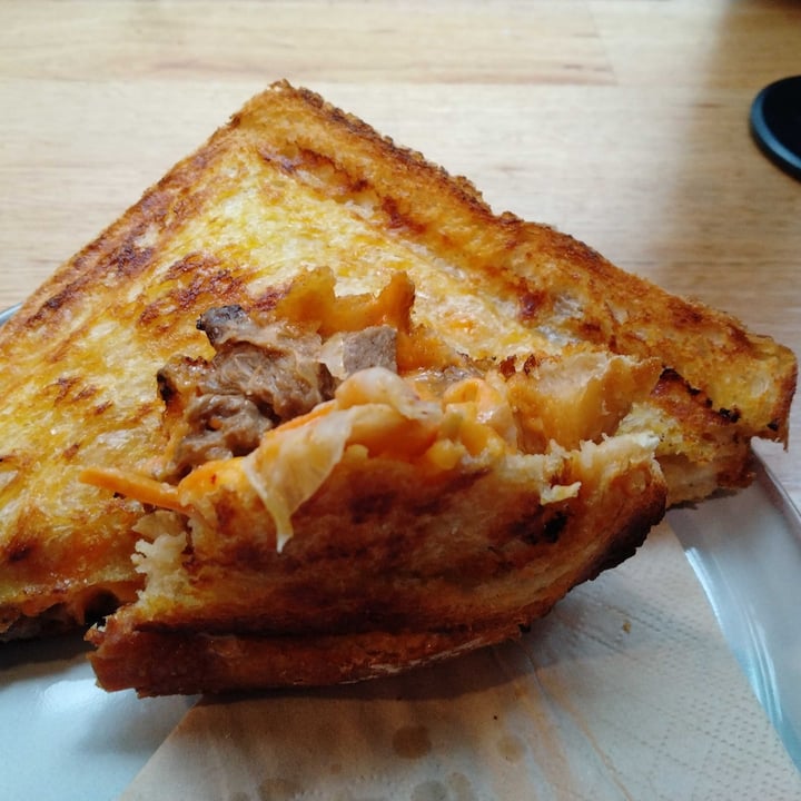 photo of UNION KIOSK Korean Beef Kimchi Gochujang Mayo + Cheese shared by @veganadam on  03 Feb 2023 - review