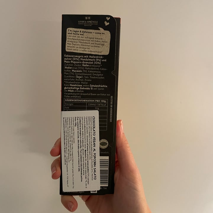 photo of Lindt Hello Vegan Sweet & Salty Popcorn shared by @monimichelotti on  15 Feb 2023 - review