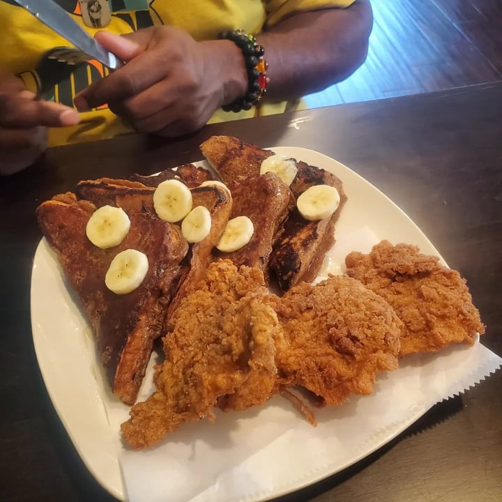 photo of Nourish French Toast and chick'n shared by @keyz2026 on  04 Jul 2023 - review
