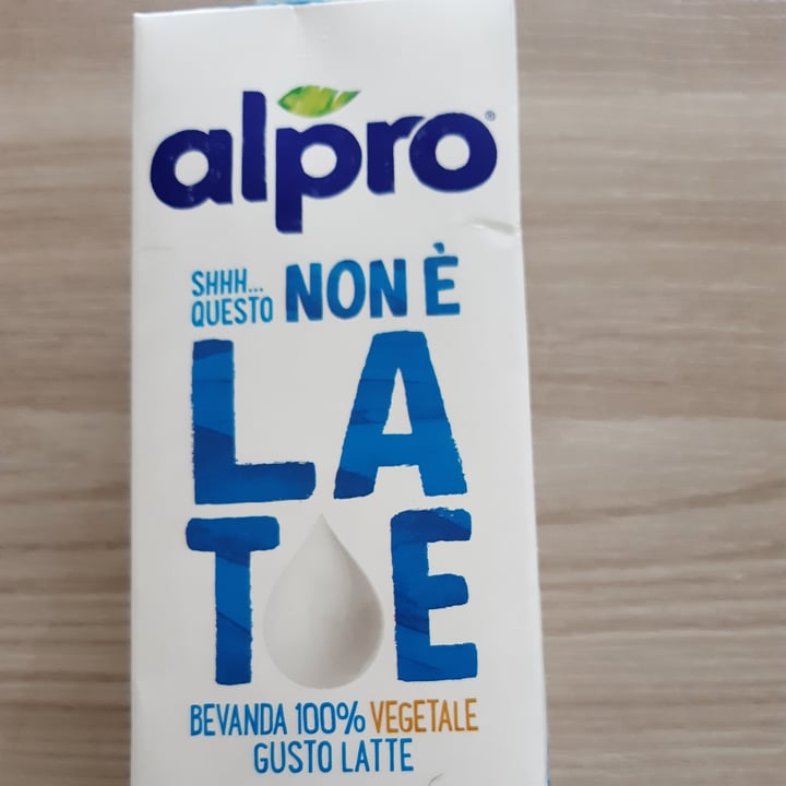 photo of Alpro Shhh...This isn't milk 1,8% shared by @silviaghibs on  19 Jun 2023 - review