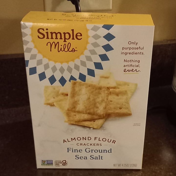 photo of Simple Mills Almond Flour Crackers - Fine Ground Sea Salt shared by @ronelle on  20 Dec 2022 - review