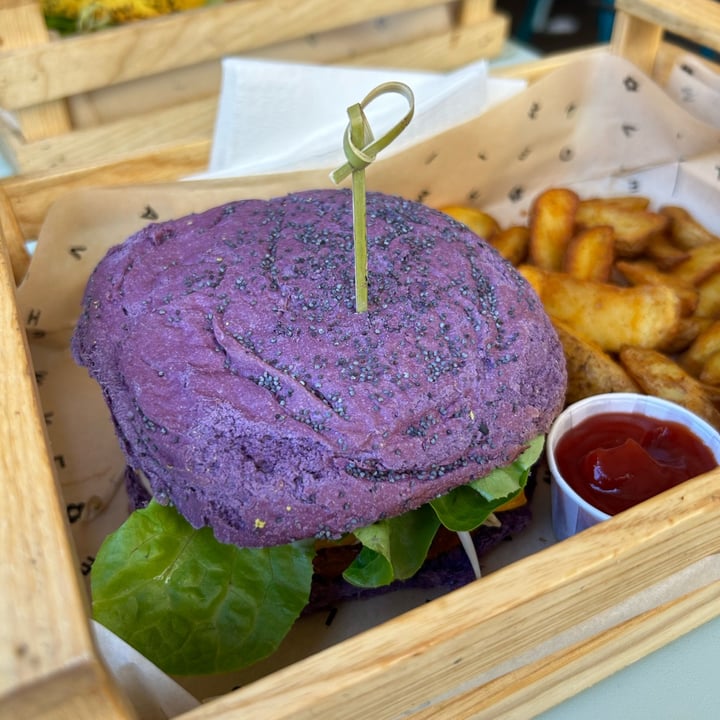 photo of Flower Burger Roma Flower burger shared by @nathlena19 on  17 Jun 2023 - review