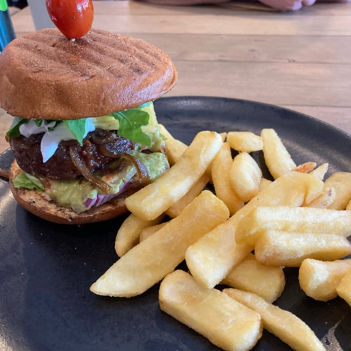 photo of Lime Tree Cafe Beyond Burger shared by @vegannatalie on  01 Mar 2023 - review