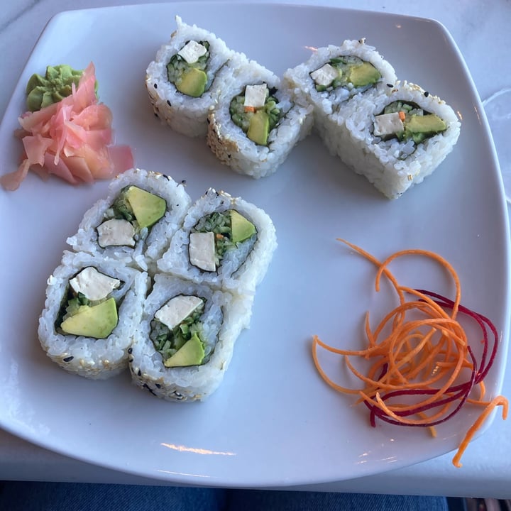 photo of Beluga Cape Town Vegan california rolls shared by @ctfloof on  29 Dec 2022 - review