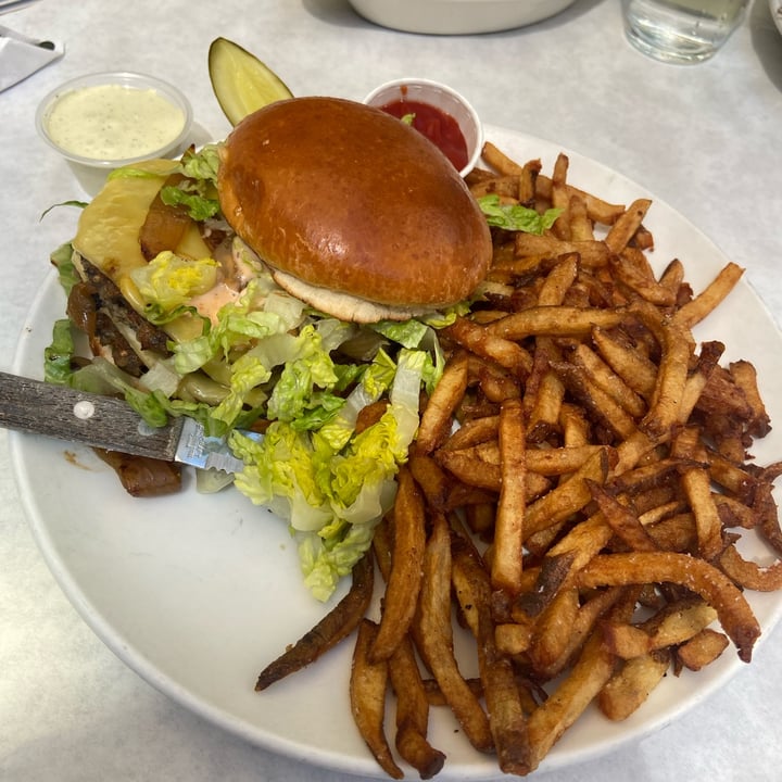 photo of Handlebar Smashburger with Fries shared by @crueltyfreeyouandme on  30 May 2023 - review