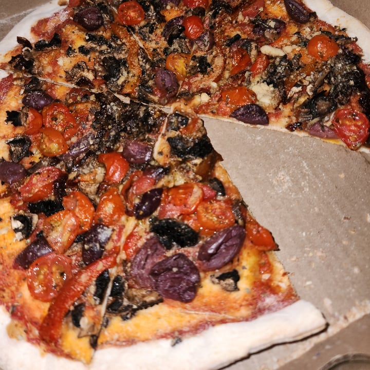 photo of Izzeria Brooklyn Mona Lisa Pizza shared by @angenmmp on  08 Aug 2023 - review