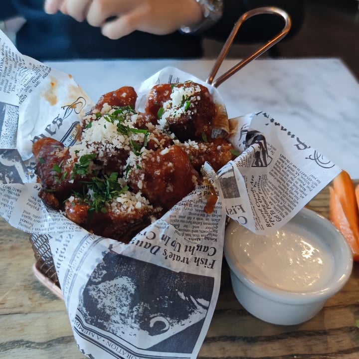 photo of Willow Vegan Bistro Cauliflower Wings (bbq) shared by @mariop13 on  16 May 2023 - review